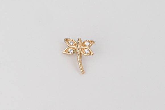 Toulon is a beautiful fine Dragonfly pendant made with 18k yellow gold and simulated diamonds.  Dragonflies in almost every part of the world symbolise change and transformation. This limited edition, delicate Dragonfly pendant features and 18k yellow gold body and wings made with simulated diamonds, giving it a feminine touch.